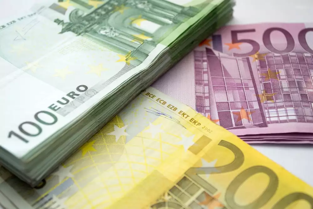 62 Eur Na CZK Kolik To Je 